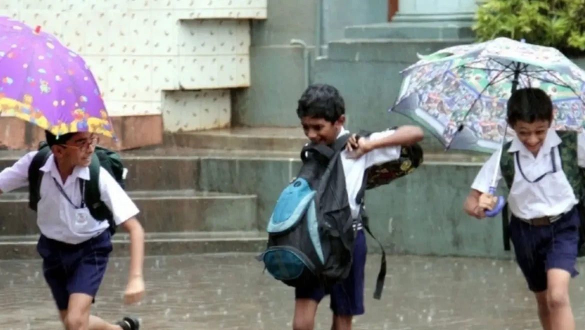 கனமழை காரணமாக 1 முதல் 5 ஆம் வகுப்பு வரை பள்ளிகளுக்கு அவசர விடுமுறை அறிவிப்பு!