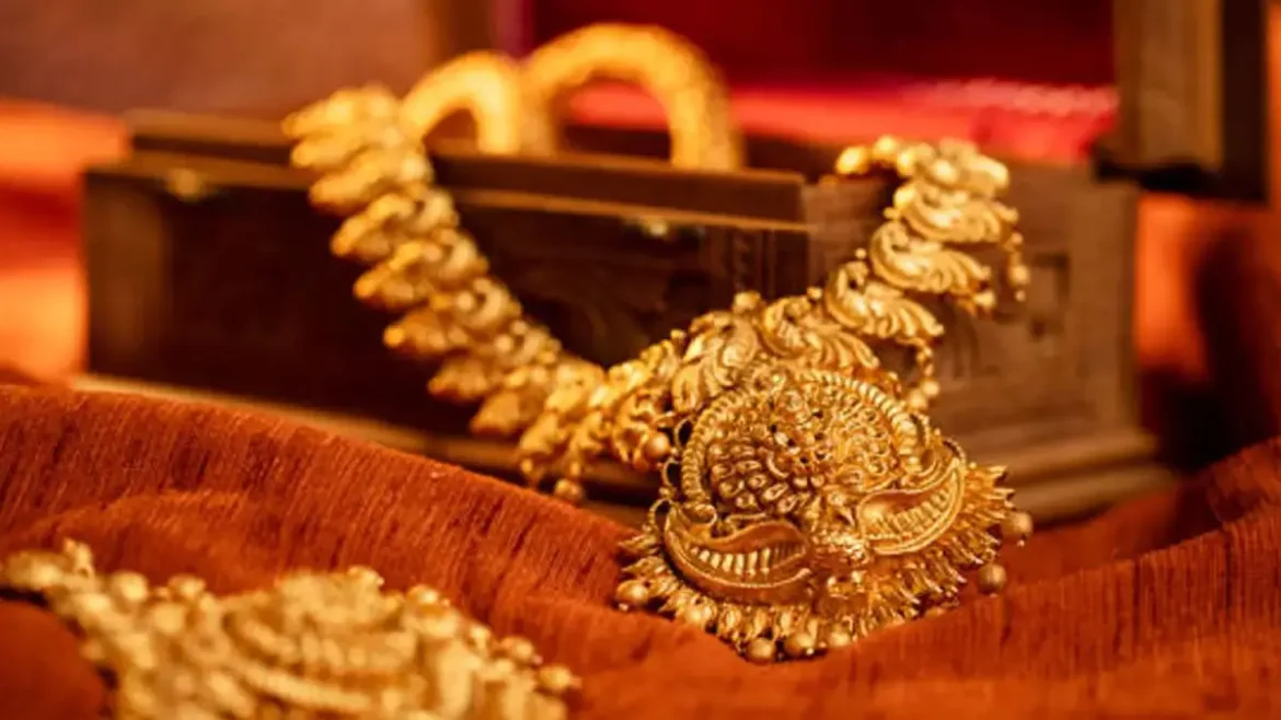 தங்கம் புதிய உச்சத்தை எட்டியது – ஒரு சவரன் ரூ.89,600